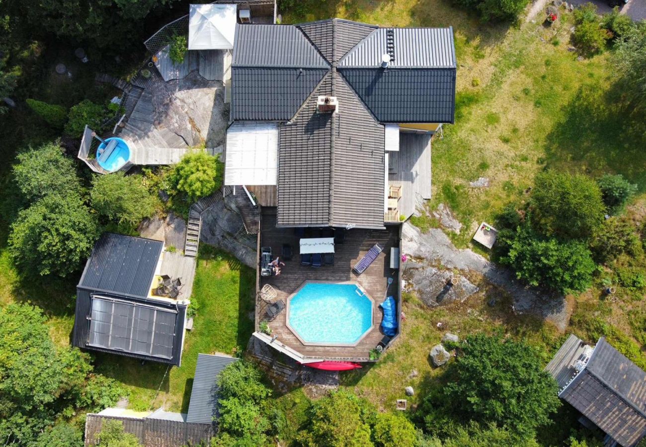Ferienhaus in Vålarö - Fantastische Lage am Meer mit Pool und Inga Lindstr&amp;amp;amp;ouml;m um die Ecke