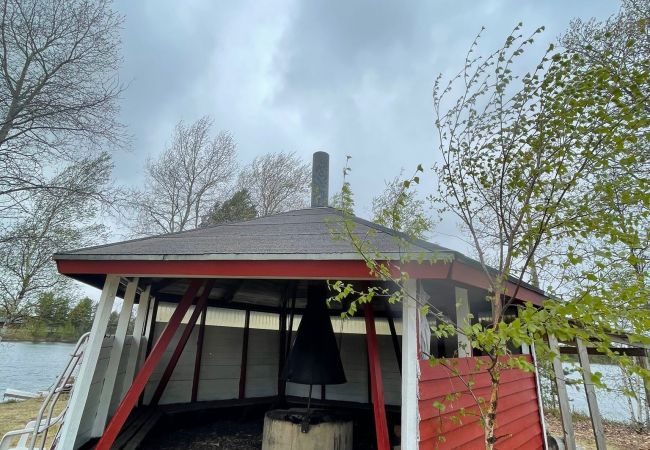 Ferienhaus in Gargnäs - Gemütliche Ferienhütte am See in Lappland