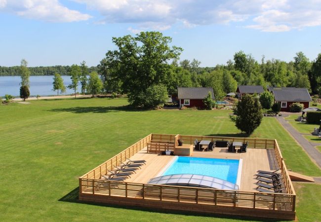 Ferienhaus in Väckelsång - Ferienhaus mit Seeblick, Pool und Boot in Småland