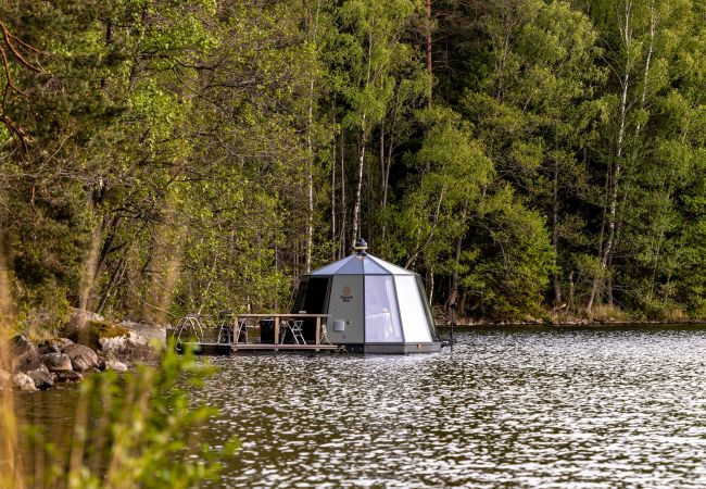 Ferienhaus in Årjäng - Wunderbare Aurora-Hütte mit Komfortfeeling auf dem See