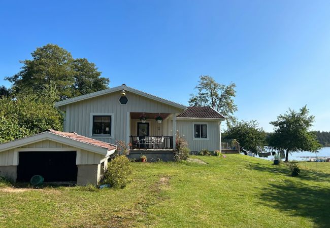 Ferienhaus in Ryd - Wunderbare Ferienhauslage direkt am See in Småland