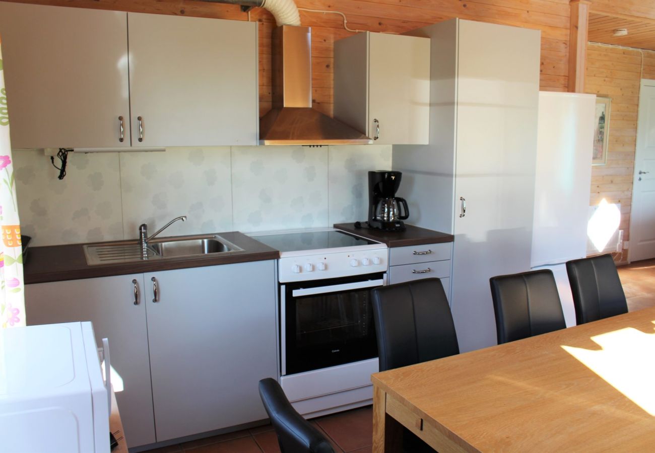 Ferienhaus in Väckelsång - Ferienhaus-Traum am See mit Pool, Internet, Sauna, Kamin und Boot mit Motor