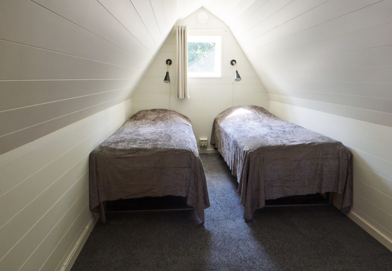 Ferienhaus in Väckelsång - Ferienhaus-Traum am See mit Pool, Internet, Sauna, Kamin und Boot mit Motor