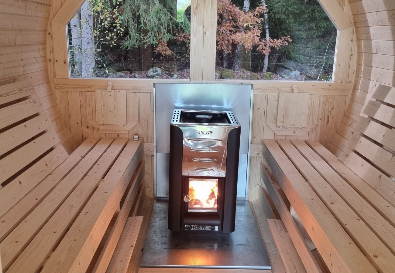 Ferienhaus in Väckelsång - Ferienhaus-Traum am See mit Pool, Internet, Sauna, Kamin und Boot mit Motor