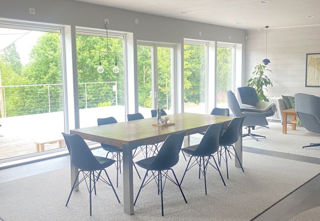 Ferienhaus in Vissefjärda - Grosses modernes Ferienhaus mitten im Wald und am See mit riesiger Terrasse Ferienhaus in Vissefjärda - Grosses modernes Ferienhaus mitten im Wald und am See mit riesiger Terrasse
