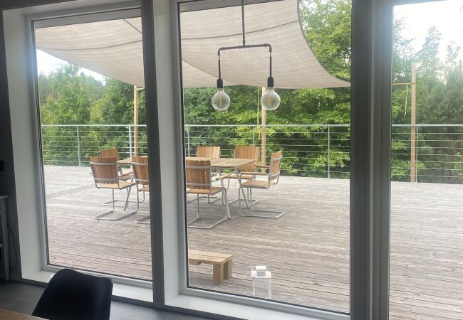 Ferienhaus in Vissefjärda - Grosses modernes Ferienhaus mitten im Wald und am See mit riesiger Terrasse Ferienhaus in Vissefjärda - Grosses modernes Ferienhaus mitten im Wald und am See mit riesiger Terrasse