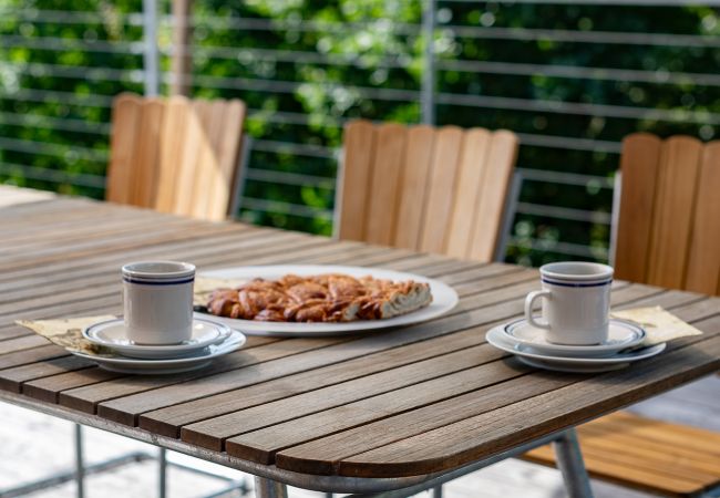 Ferienhaus in Vissefjärda - Grosses modernes Ferienhaus mitten im Wald und am See mit riesiger Terrasse Ferienhaus in Vissefjärda - Grosses modernes Ferienhaus mitten im Wald und am See mit riesiger Terrasse