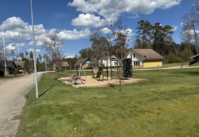 Ferienhaus in Älvsered - Zweistöckiges Ferienhaus mit großem Garten in der Nähe eines Sees und mehrerer schöner Naturschutzgebiete Ferienhaus in Älvsered - Zweistöckiges Ferienhaus mit großem Garten in der Nähe eines Sees und mehrerer schöner Naturschutzgebiete