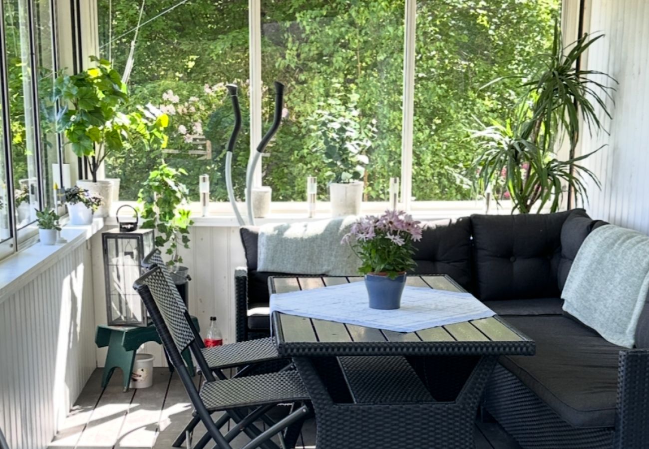 Ferienhaus in Mölnbo - Voll ausgestattetes Ferienhaus mit wunderbaren Seeblick 40 Minuten ausserhalb von Stockholm 