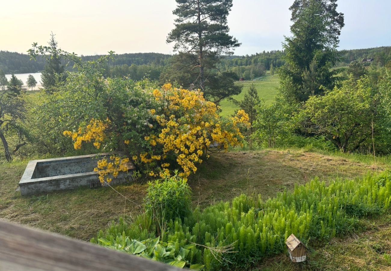 Ferienhaus in Mölnbo - Voll ausgestattetes Ferienhaus mit wunderbaren Seeblick 40 Minuten ausserhalb von Stockholm 