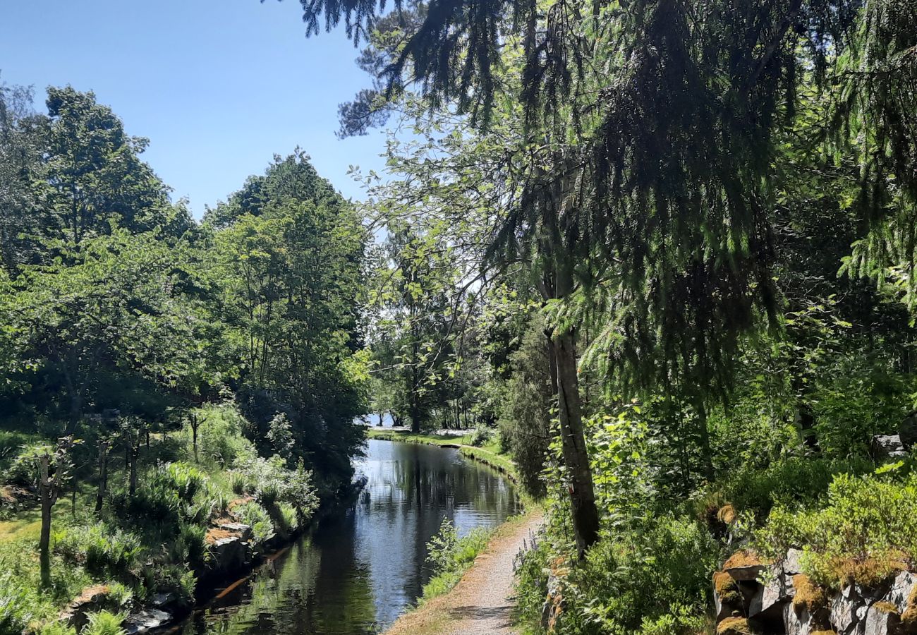 Ferienhaus in Billingsfors - Schönes, bequemes Ferienhaus unweit vom Lachssee im naturschönen Dalsland
