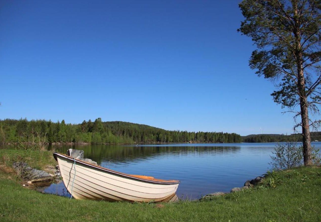 Ferienhaus in Svärdsjö - Rotes Ferienhaus mit Panoramablick über den See 