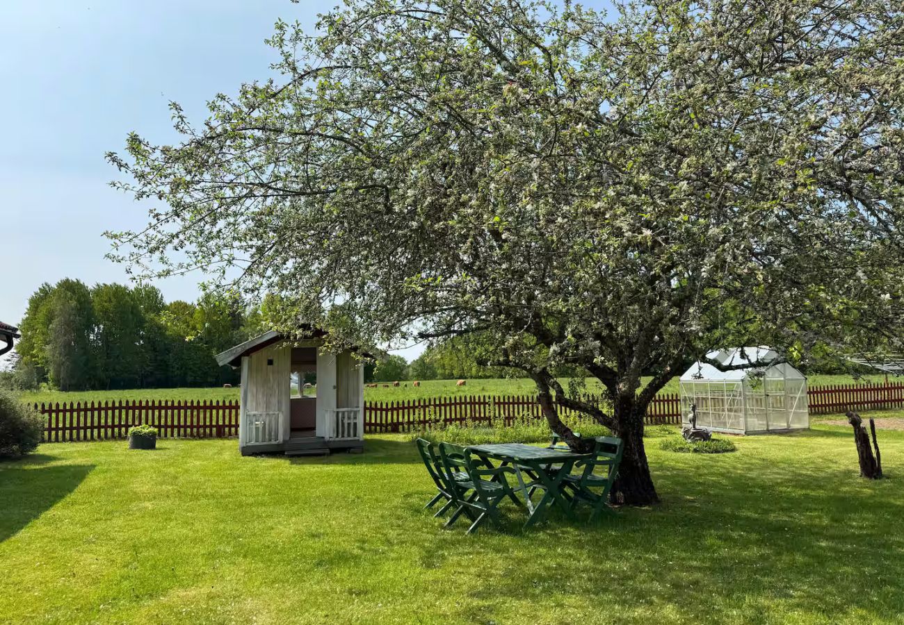 Ferienhaus in Vretstorp - Charmantes, renoviertes Ferienhaus in Alleinlage wenige Minuten vom See 