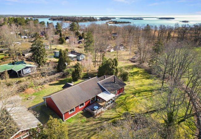 Ferienhaus in Bergkvara - Grosses Ferienhaus am Meer mit Sauna, Boot und Internet Ferienhaus in Bergkvara - Grosses Ferienhaus am Meer mit Sauna, Boot und Internet