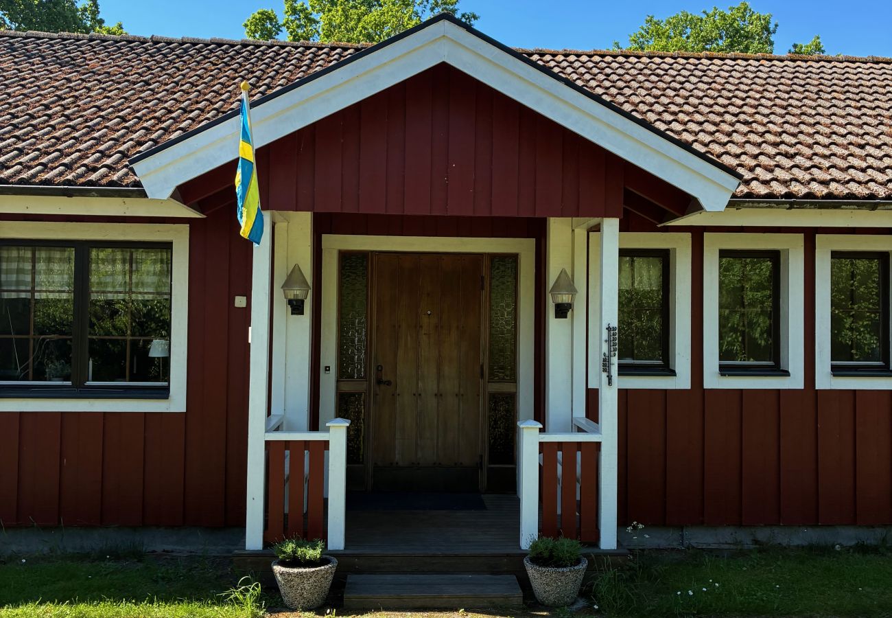 Ferienhaus in Bergkvara - Grosses Ferienhaus am Meer mit Sauna, Boot und Internet