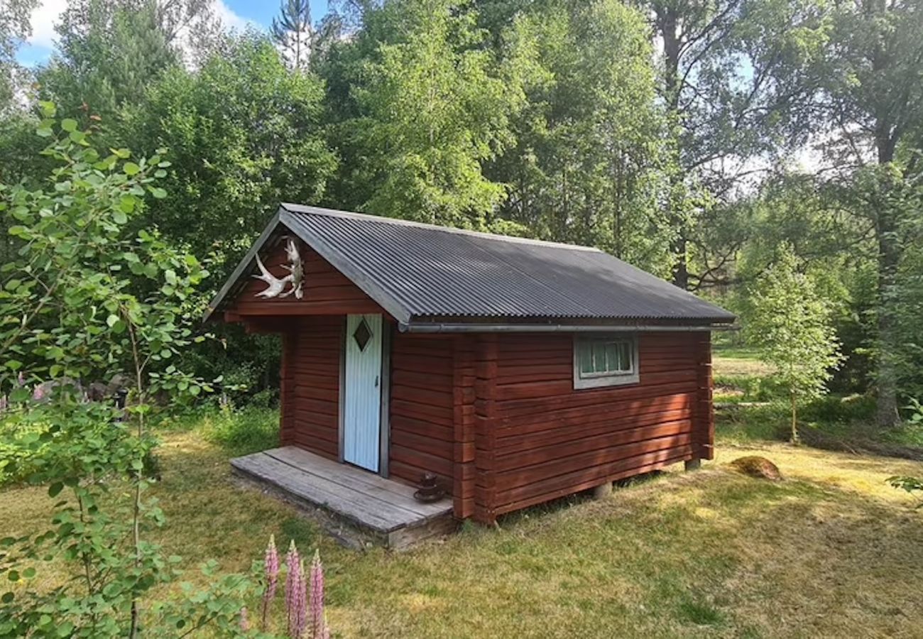 Ferienhaus in Lesjöfors - Urlaub im Wald an einem kleinen See in Värmland