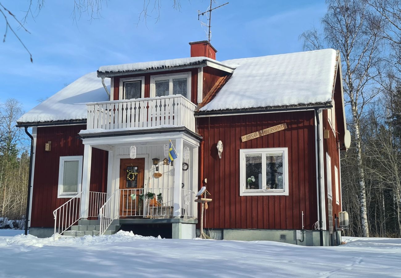 Ferienhaus in Lesjöfors - Urlaub im Wald an einem kleinen See in Värmland