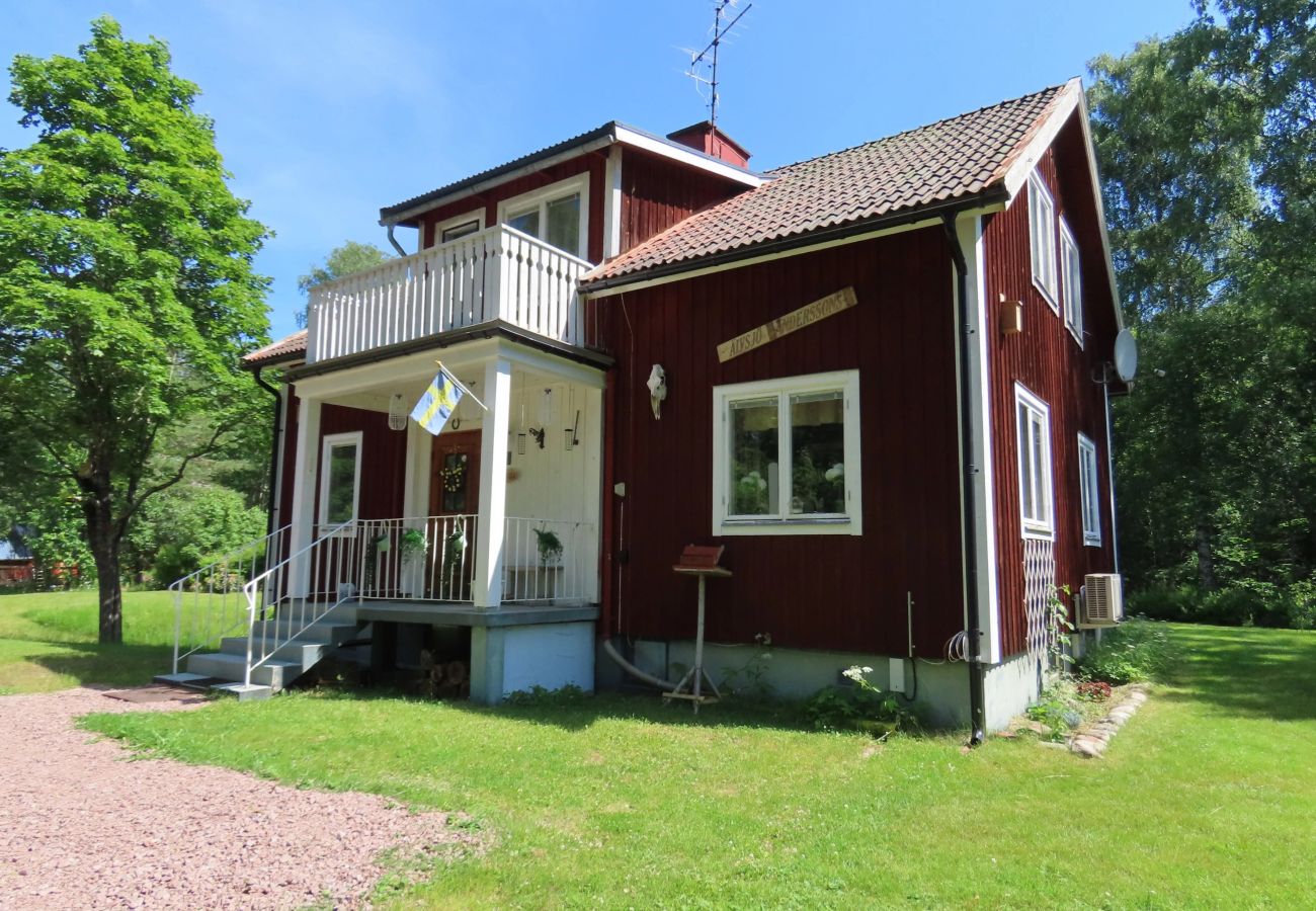 Ferienhaus in Lesjöfors - Urlaub im Wald an einem kleinen See in Värmland