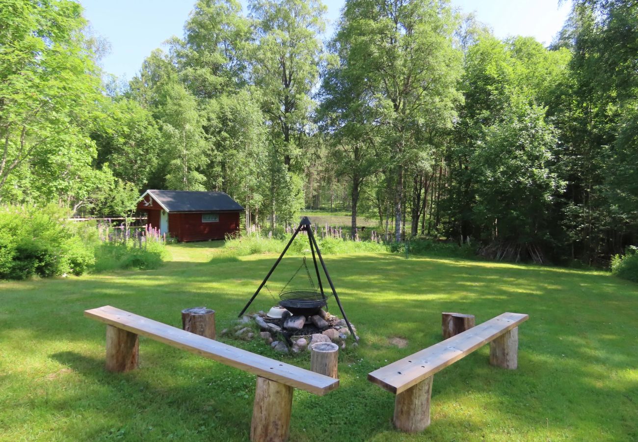 Ferienhaus in Lesjöfors - Urlaub im Wald an einem kleinen See in Värmland