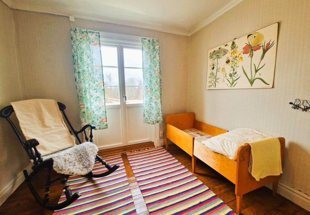 Ferienhaus in Södra VI - Charmantes rot-weisses Ferienhaus mit Seeblick bei Vimmerby