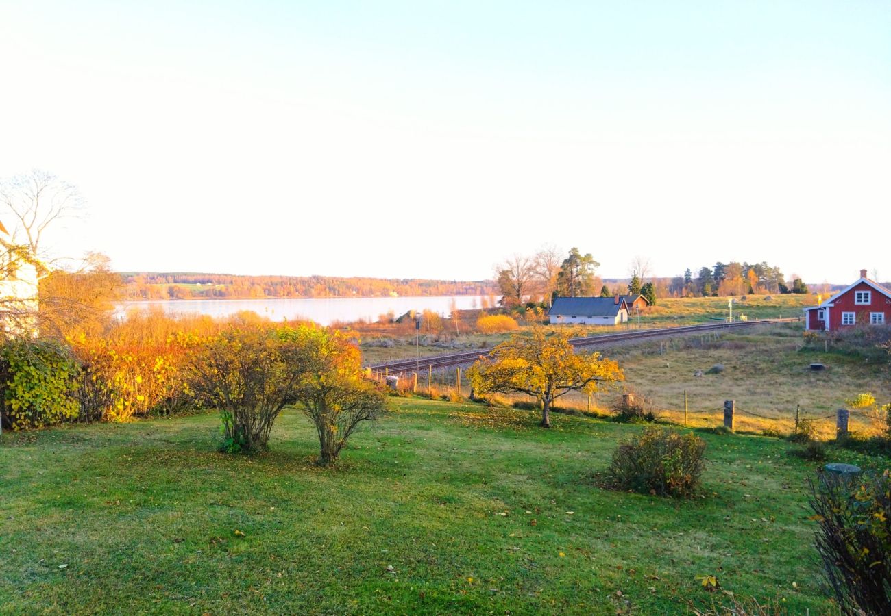 Ferienhaus in Södra VI - Charmantes rot-weisses Ferienhaus mit Seeblick bei Vimmerby