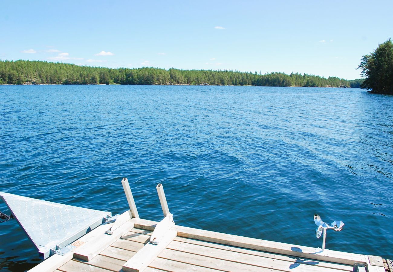 Ferienhaus in Tranås - Mehrfamilienurlaub de luxe - 2 Ferienhäuser direkt am See Sommen