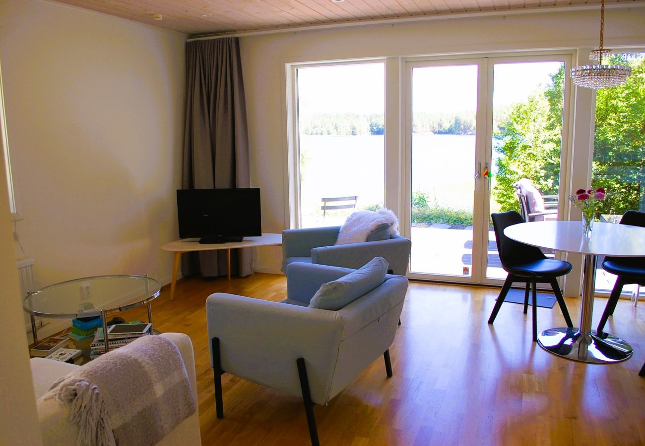 Ferienhaus in Tranås - Mehrfamilienurlaub de luxe - 2 Ferienhäuser direkt am See Sommen