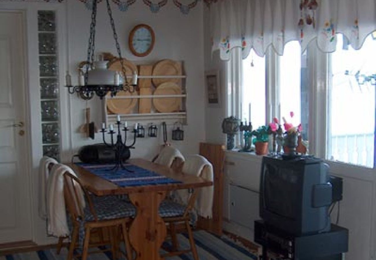 House in Deje - Idyllic holiday home right on the lake in Värmland