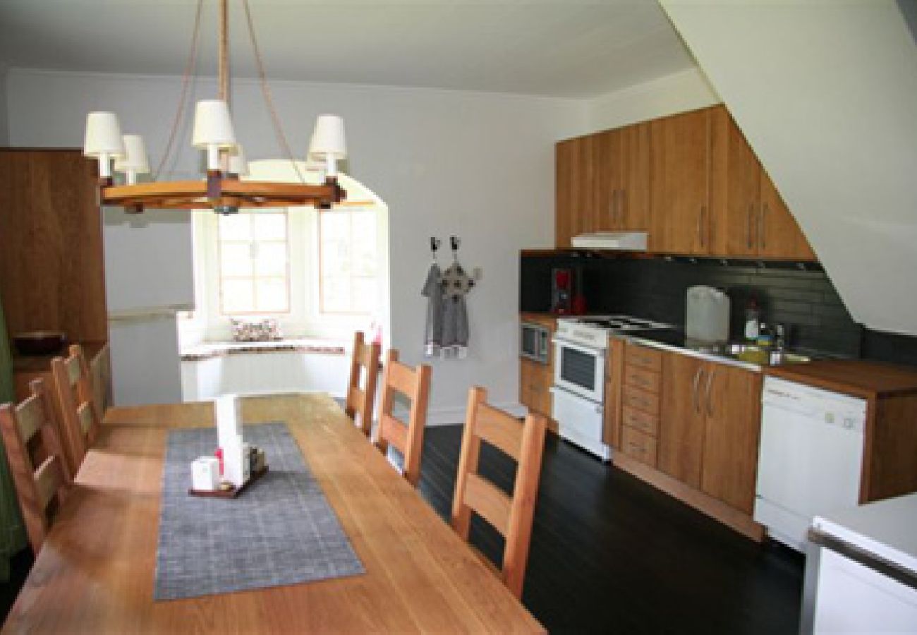 House in Skillingaryd - Waterfront cottage with fishing opportunities