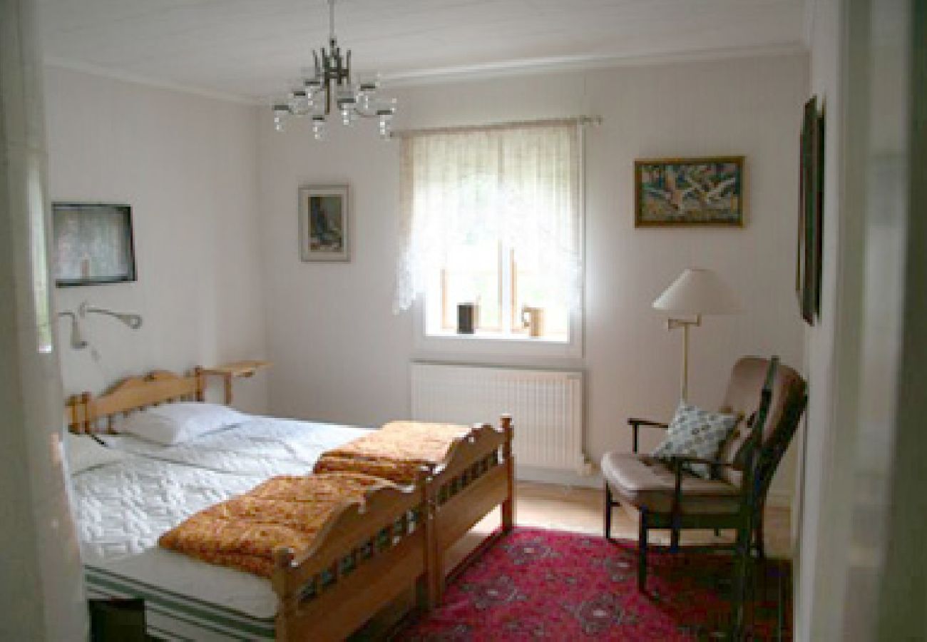 House in Skillingaryd - Waterfront cottage with fishing opportunities