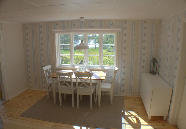 House in Lammhult - holiday home with internet, sauna and motor boat at the lake Stråken  i Småland