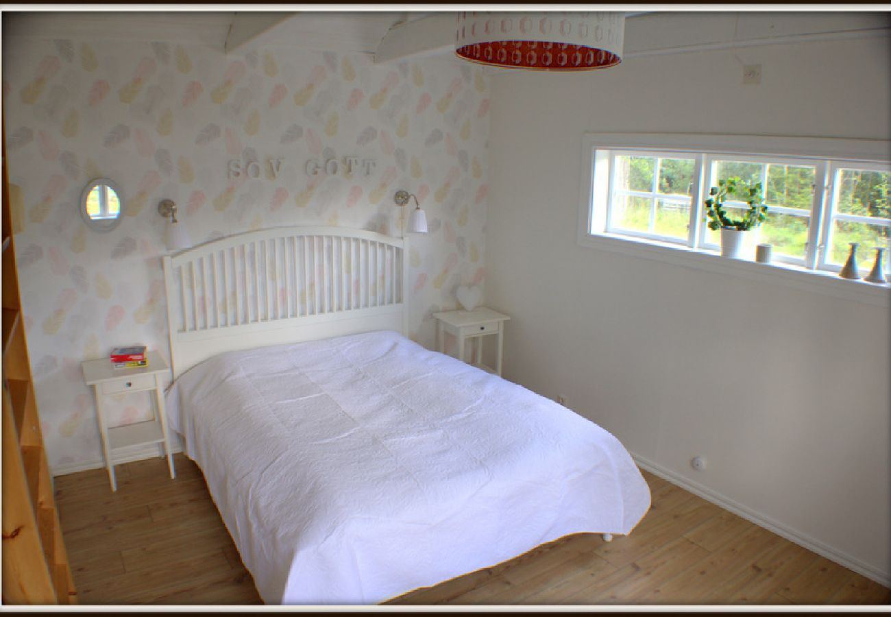 House in Lammhult - holiday home with internet and sauna and boat at the lake Stråken  i Småland
