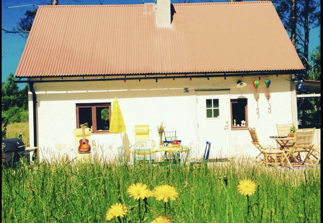 House in Stånga - Holiday home with its own small lake on the summer island of Gotland