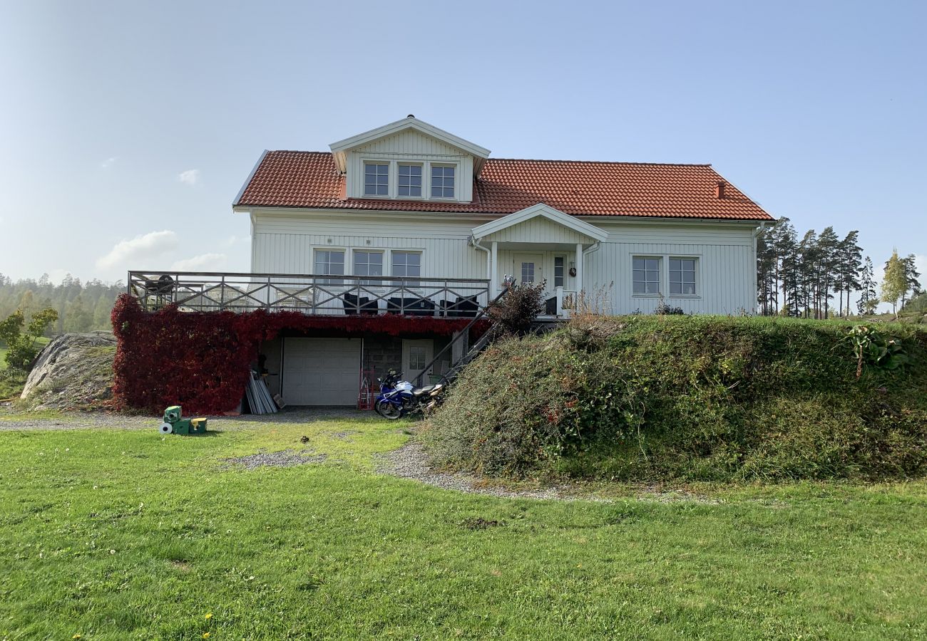 House in Mölnbo - Horse farm with lake view