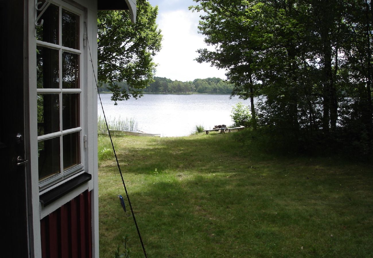 House in Markaryd - Cottage right on the Loka Lake with its own boat