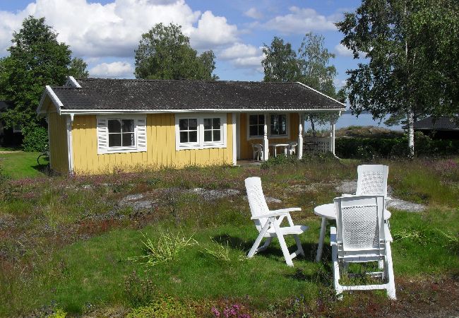 House in Torsö - Holiday home right by Lake Vänern