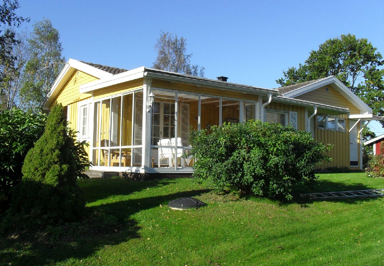 House in Torsö - Holiday home right by Lake Vänern
