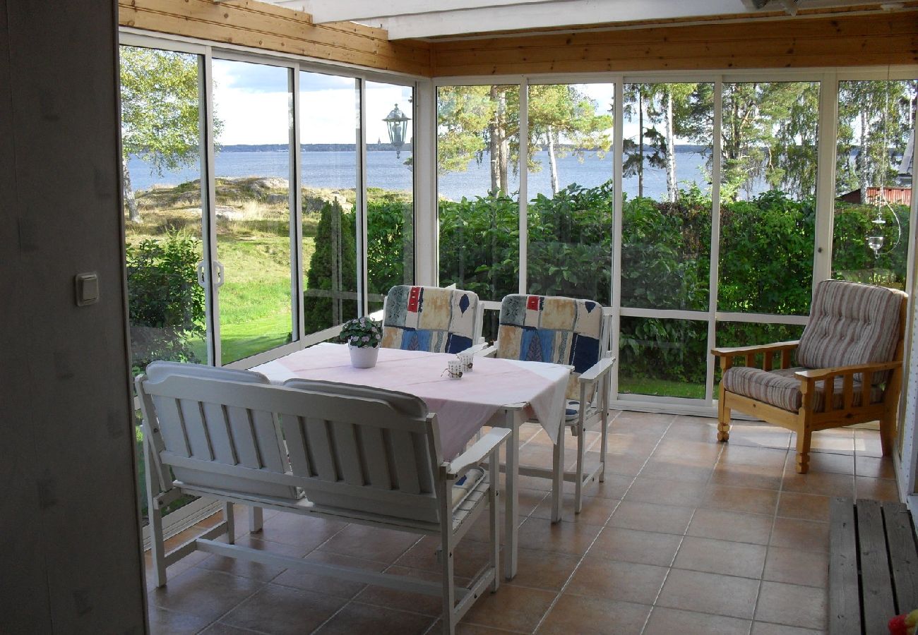 House in Torsö - Holiday home right by Lake Vänern