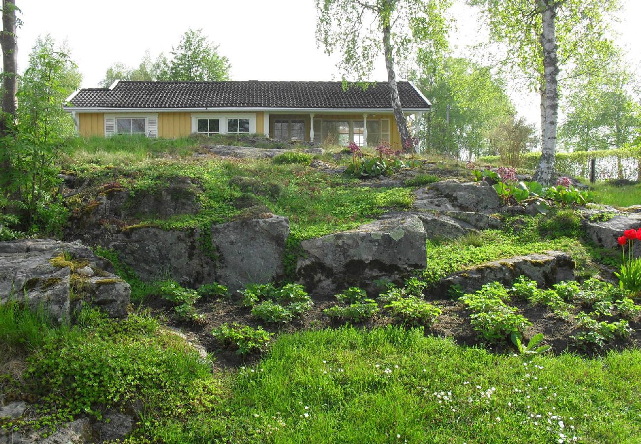 House in Torsö - Holiday home right by Lake Vänern