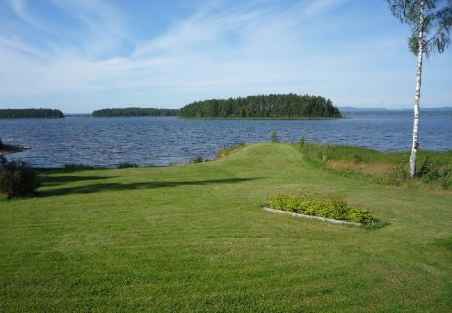 House in Orsa - Fantastic holiday home by the lake Orsasjön