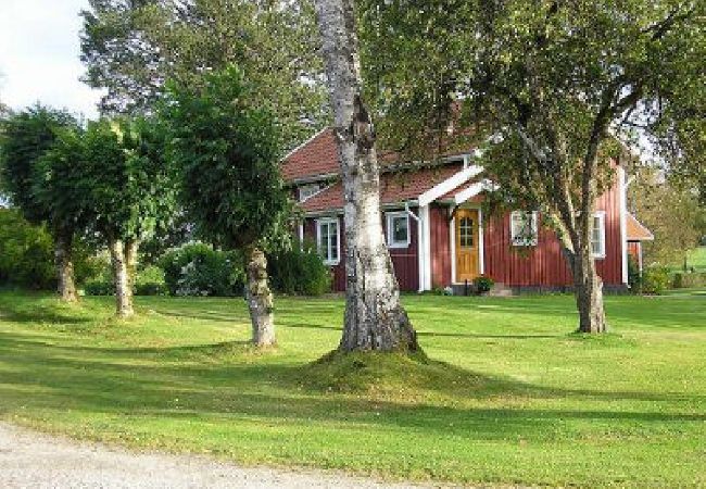 House in Ulricehamn - Holiday with a lake view and a lovingly renovated farmhouse