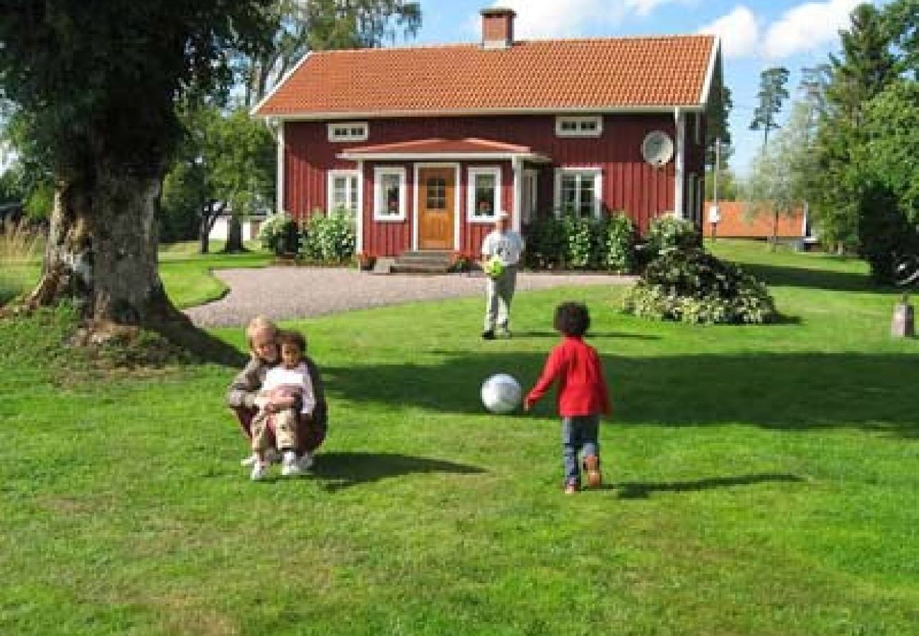 House in Ulricehamn - Holiday with a lake view and a lovingly renovated farmhouse