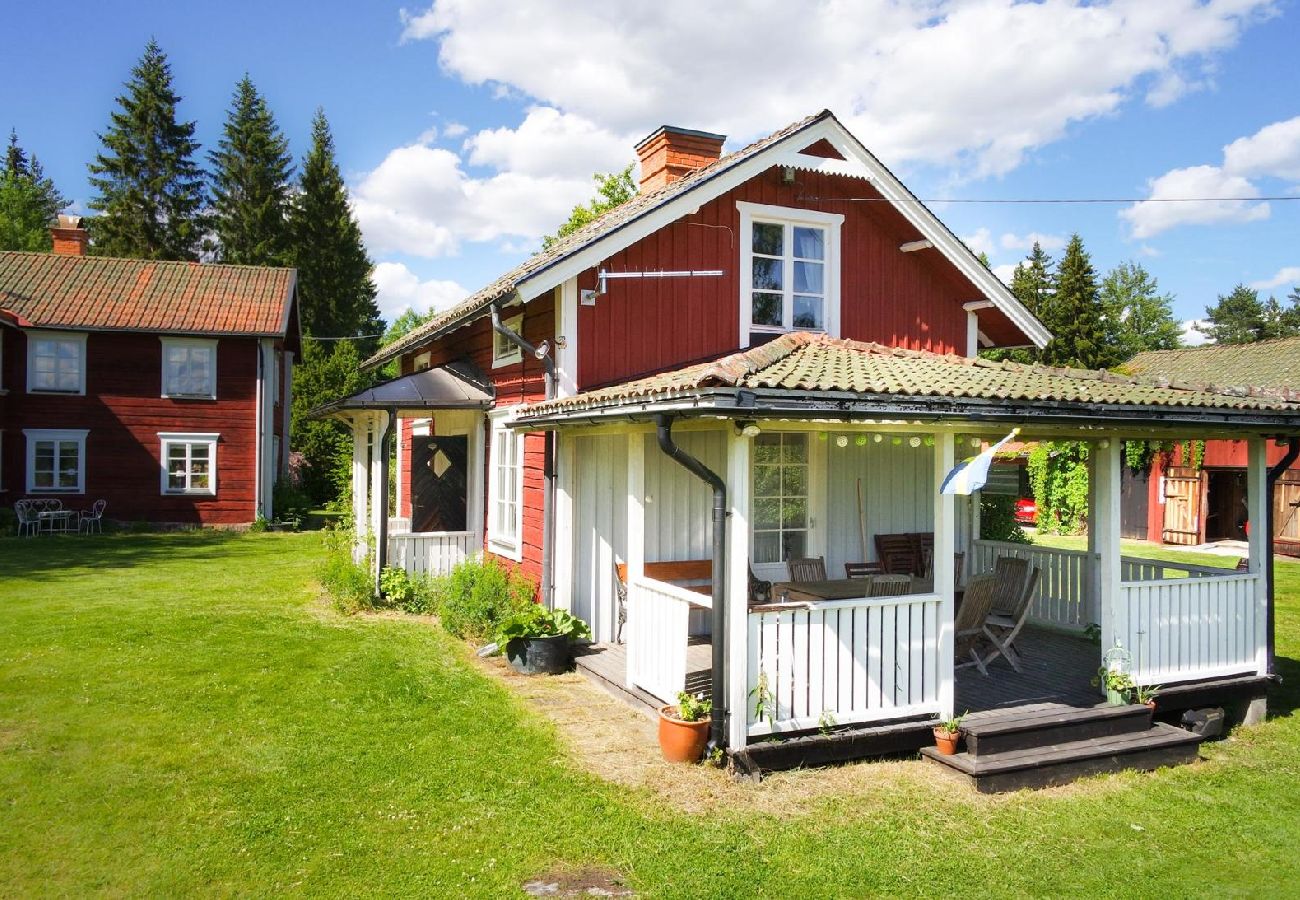 House in Hedesunda - Charming cottage not far from the banks of the Dalälven