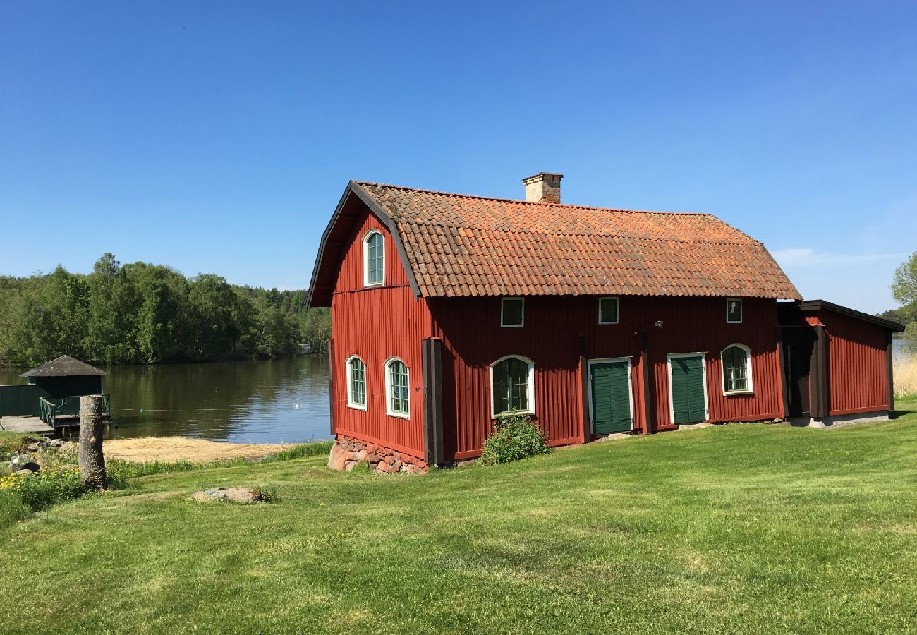 House in Strängnäs - Dream vacation right on Lake Mälaren in a holiday home