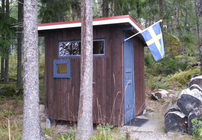 House in Skinnskatteberg - Cottage right by the lake in Bergslagen with sauna and boat