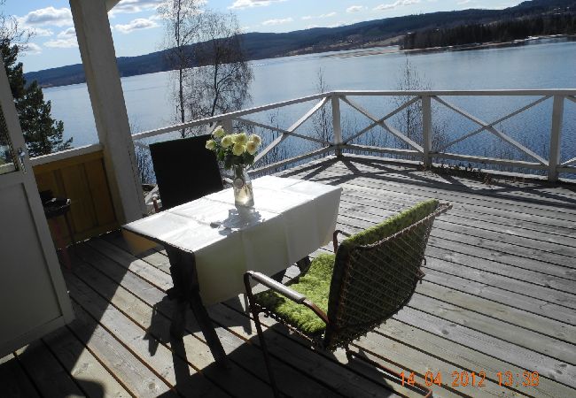 House in Gräsmark - Holiday home right on the shore of Lake Rottnen