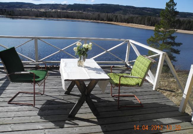 House in Gräsmark - Holiday home right on the shore of Lake Rottnen