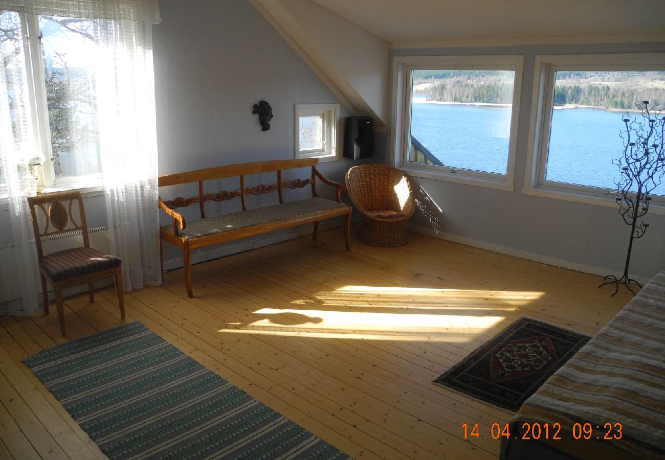 House in Gräsmark - Holiday home right on the shore of Lake Rottnen