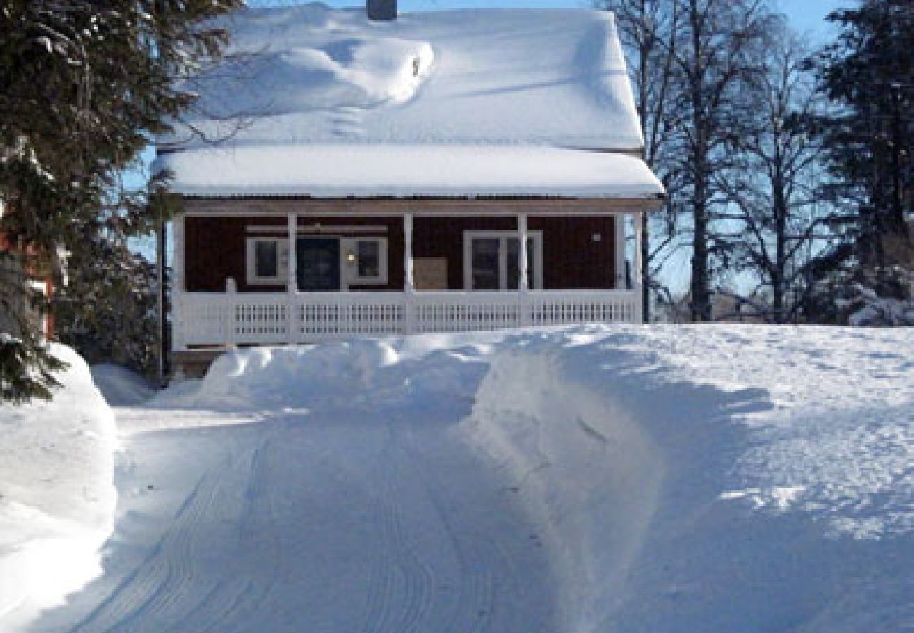 House in Abborrträsk - Comfortable holiday home directly on the lake, fishing, hunting, snowmobiling directly from the house