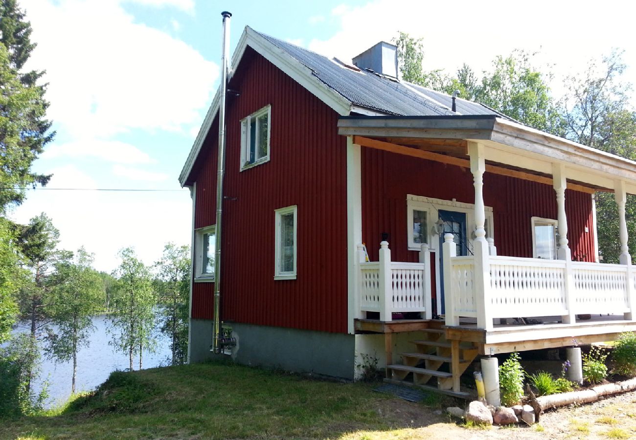 House in Abborrträsk - Comfortable holiday home directly on the lake, fishing, hunting, snowmobiling directly from the house